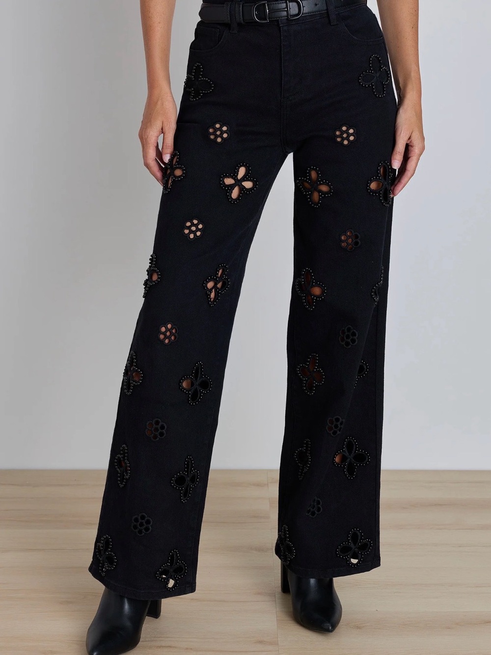 Noli Black Wide-Leg Jeans with Floral Cutout Accents